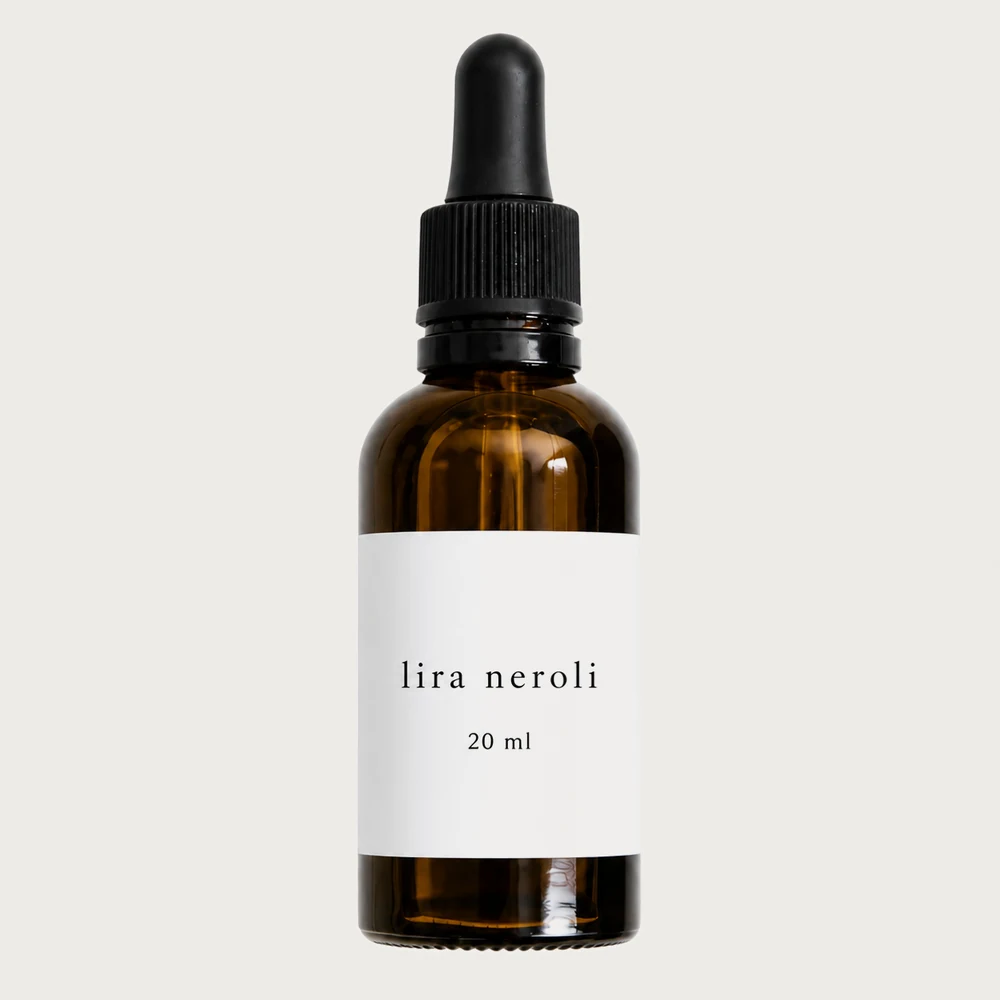 the dry face oil in its bottle